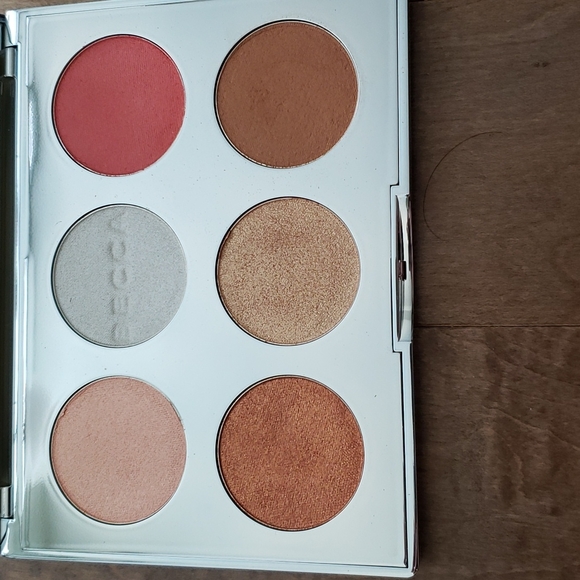 BECCA Other - Becca Apres Ski Glow Face Palette limited edition